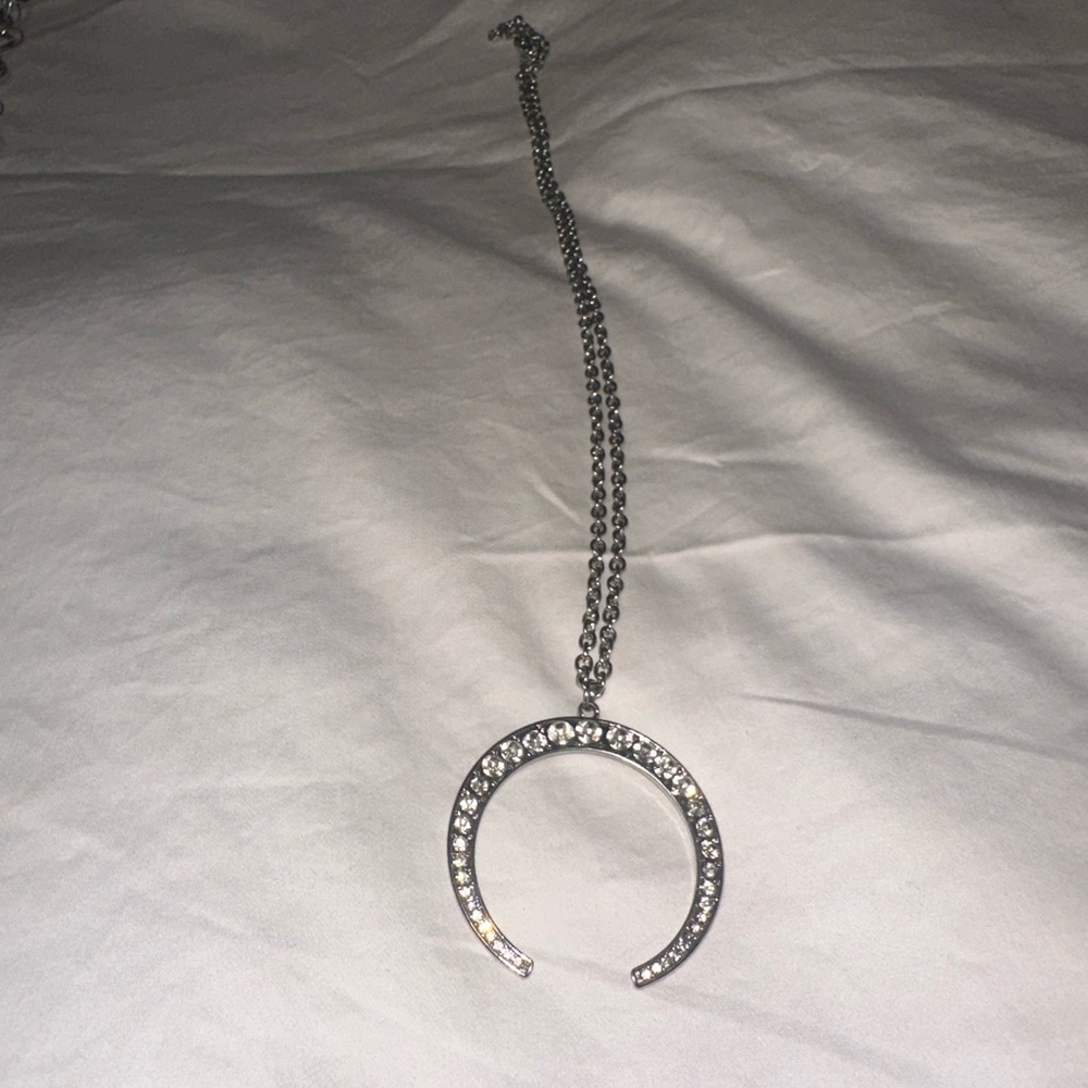 Elegant Silver Necklace with Crystal Accents